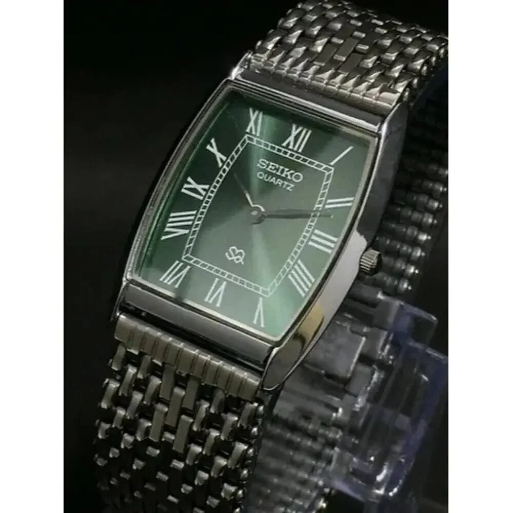 Vintage Style Seiko Quartz Mens Silver Watch & Green accents W/ Metal Strap